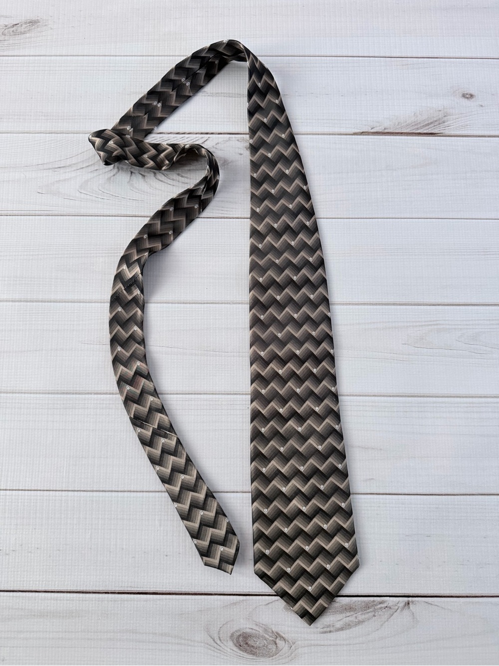 Harve Benard Chevron Tie in Black and Gray